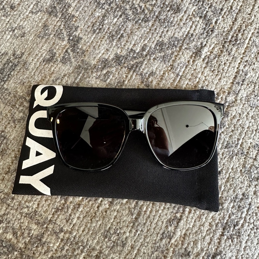 Quay Australia Black Sunglasses Wide Awake - Picture 3 of 3
